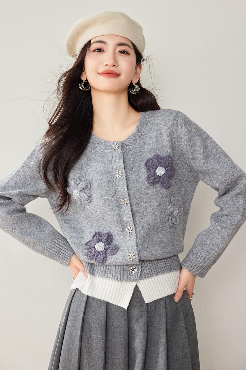 VIOLET CHARM – Gray Floral Knit Cardigan